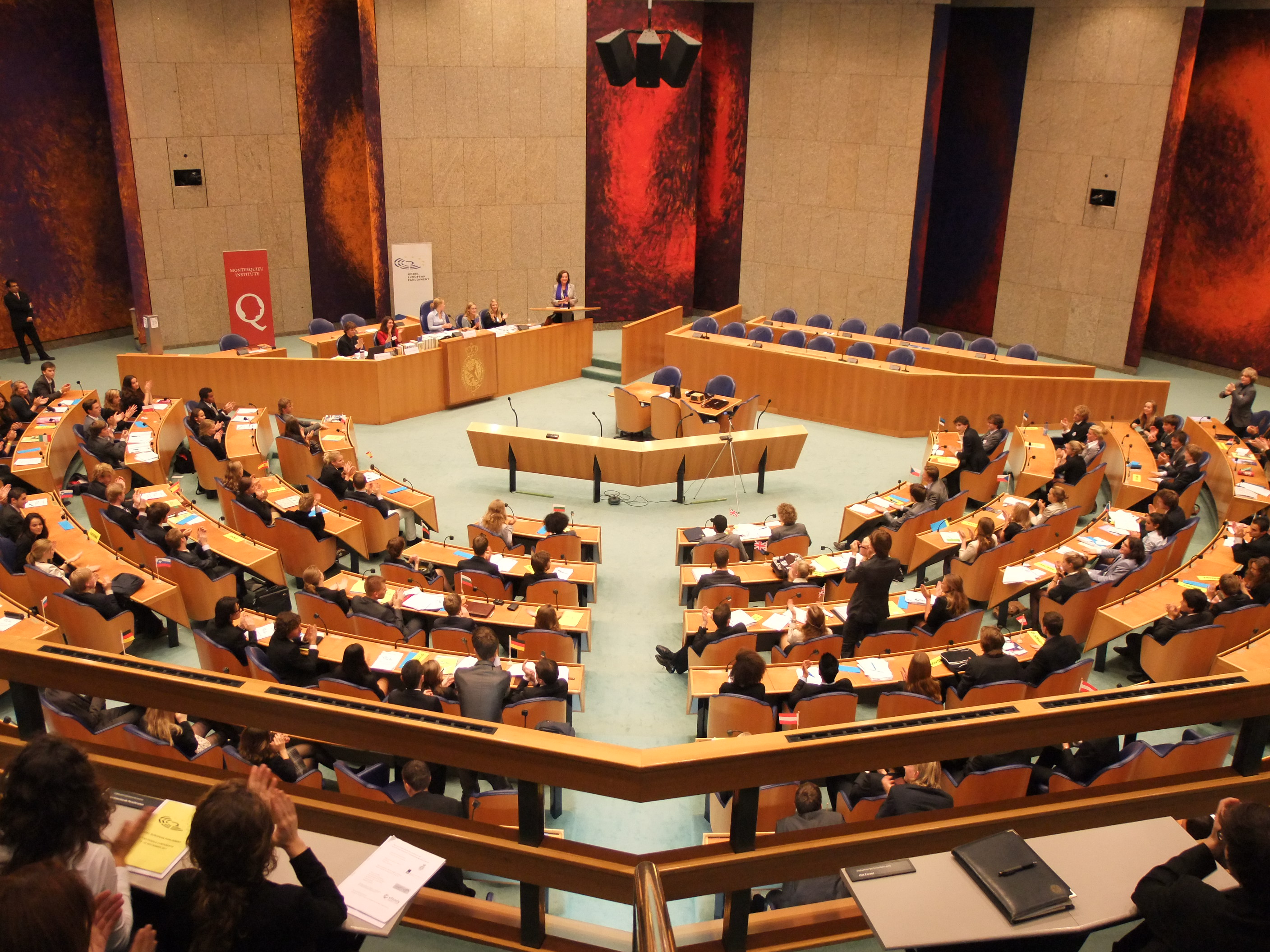 Acht columns over het parlementair stelsel