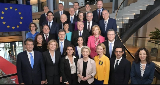 De Commissie-Von der Leyen II