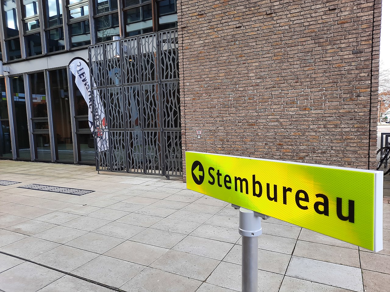 De Hofvijver, Parlement.com en het MI in de aanloop naar de verkiezingen