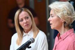 Ursula von der Leyen, on the right, and Giorgia Meloni