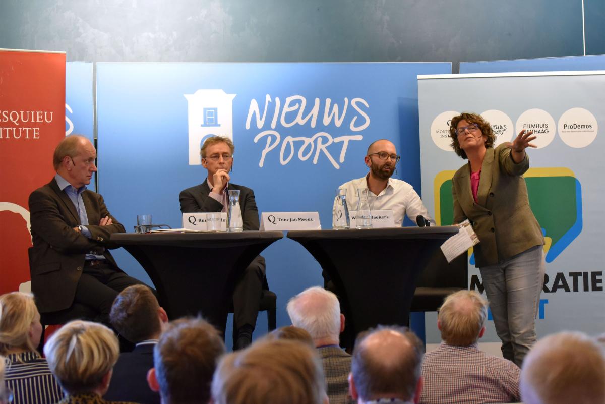 v.l.n.r.: Ruud Koole, Tom-Jan Meeus, Wouter Beekers en Eva Kuit (debatleider)